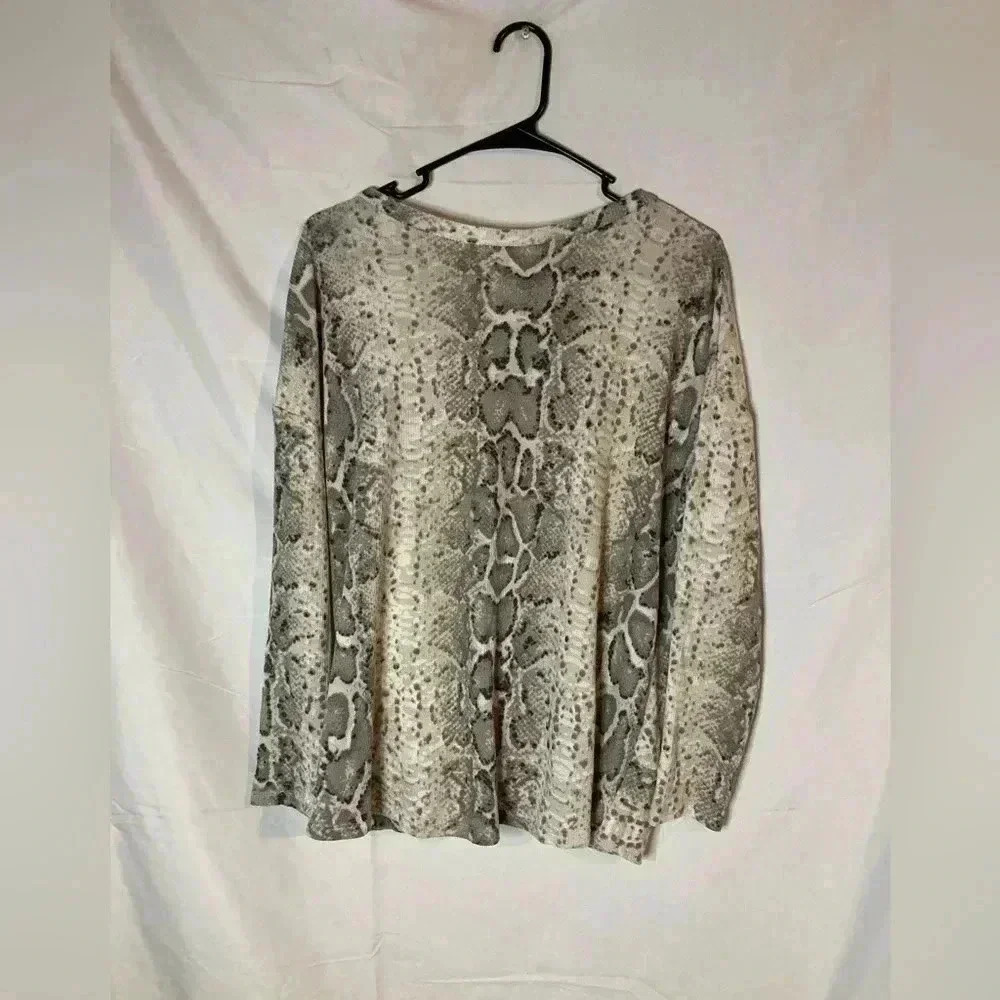 Cherish long sleeve ‎ to with snakeskin design - Picture 4 of 4